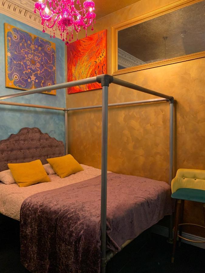 Vibrant Bohemian Seafront Flat *