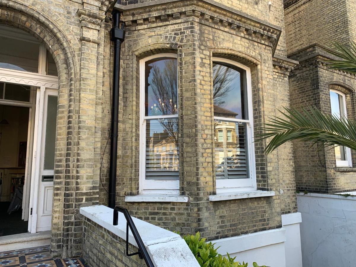 Vibrant Bohemian Seafront Flat *