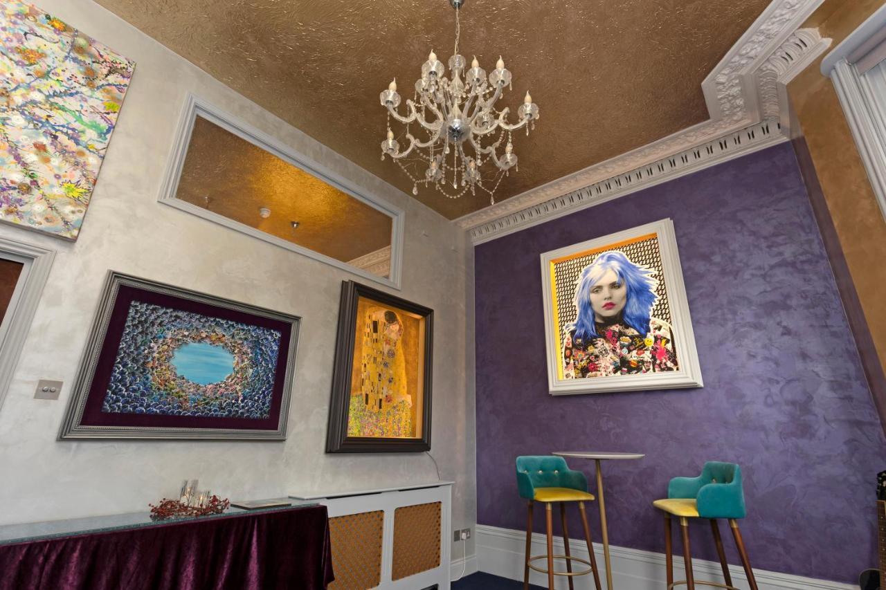 Vibrant Bohemian Seafront Flat *
